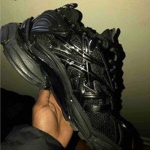 Balenciaga Men’s Black Chunky Sneaker